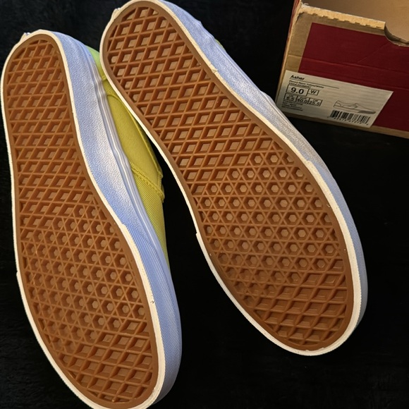 NWT Vans, no lid on box. - Picture 3 of 3